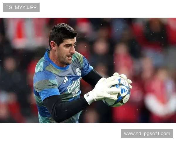 库尔图瓦神扑救主 皇马门将力保客场不败